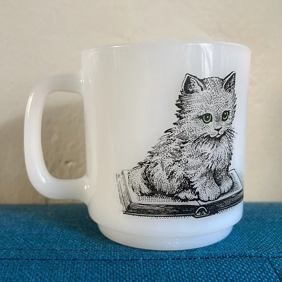 Vintage Glasbake kitten milk glass mug - Picture 2 of 5